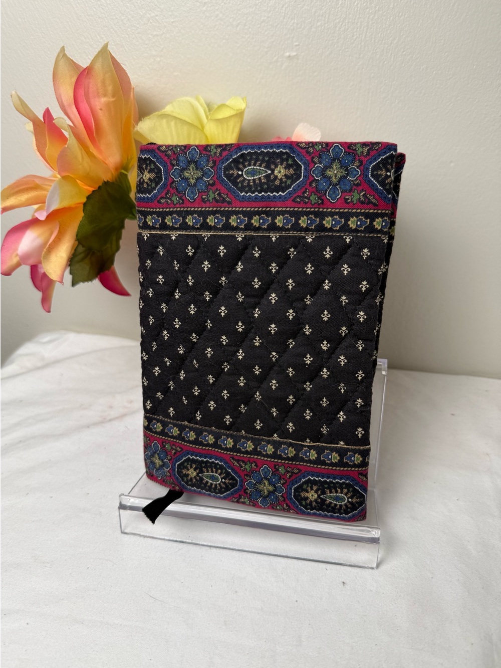 NWOT Vera Bradley Vintage Black Paperback Book Cover – Retired Pattern – 8” x 5”